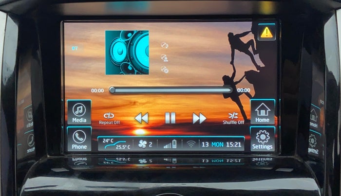 2018 Mahindra XUV500 W7 FWD, Diesel, Manual, 39,584 km, Infotainment System