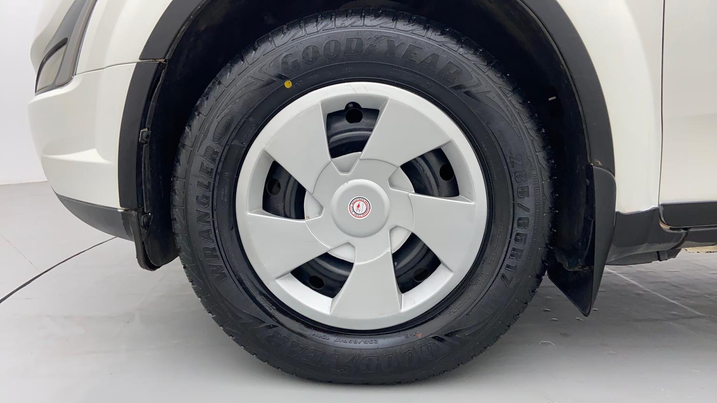 2018 Mahindra XUV500 W7 FWD, Diesel, Manual, 39,584 km, Left FrontWheel