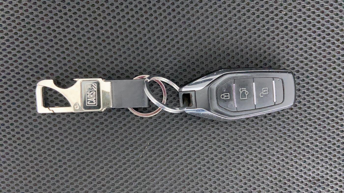 2018 Mahindra XUV500 W7 FWD, Diesel, Manual, 39,584 km, Key Close up