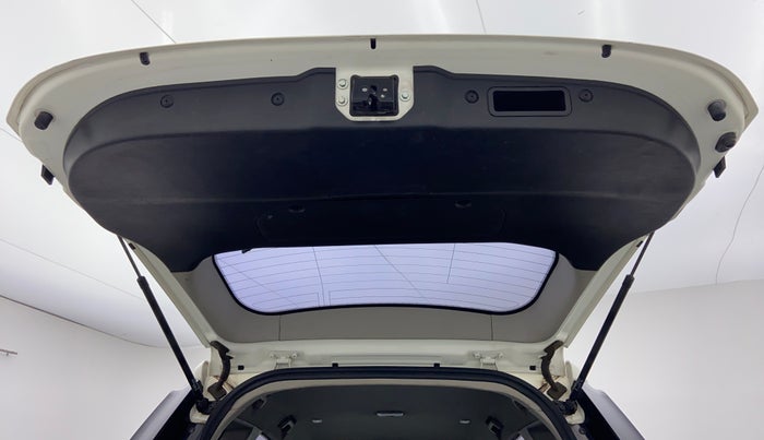 2018 Mahindra XUV500 W7 FWD, Diesel, Manual, 39,584 km, Boot Door Open