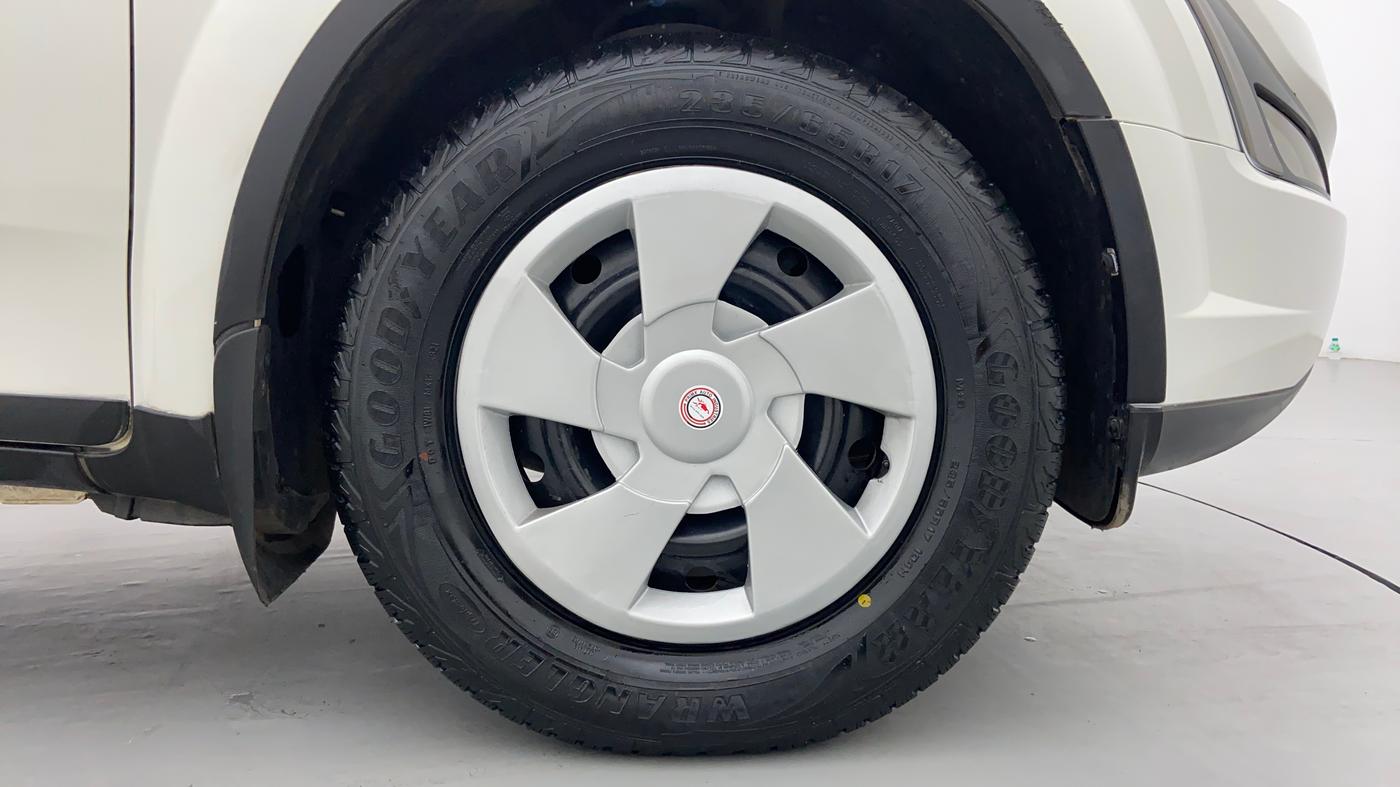 2018 Mahindra XUV500 W7 FWD, Diesel, Manual, 39,584 km, Right Front Wheel