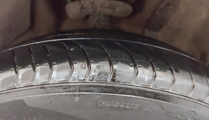 2021 MG HECTOR SHARP HYBRID 1.5 PETROL, Petrol, Manual, 45,105 km, Right Front Tyre Tread