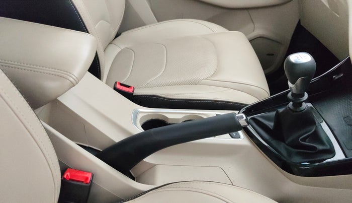 2021 MG HECTOR SHARP HYBRID 1.5 PETROL, Petrol, Manual, 45,105 km, Gear Lever