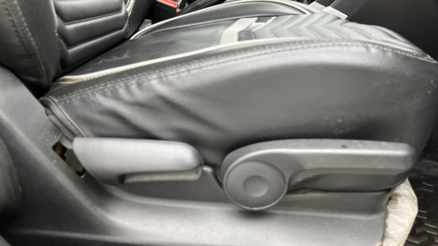 2022 Maruti Vitara Brezza ZXI PLUS, Petrol, Manual, 1,27,248 km, Driver Side Adjustment Panel