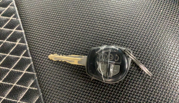 2017 Maruti Baleno DELTA PETROL 1.2, Petrol, Manual, 98,117 km, Key Close Up