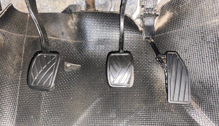 2017 Maruti Baleno DELTA PETROL 1.2, Petrol, Manual, 98,117 km, Pedals