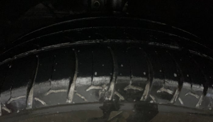 2021 Maruti Baleno ZETA PETROL 1.2, CNG, Manual, 61,943 km, Left Front Tyre Tread