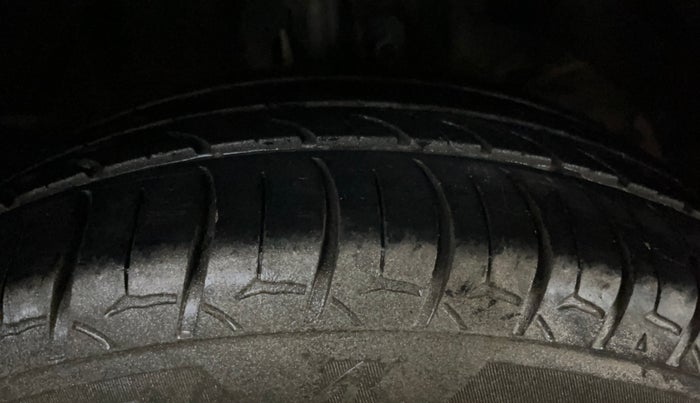 2021 Maruti Baleno ZETA PETROL 1.2, CNG, Manual, 61,943 km, Right Front Tyre Tread