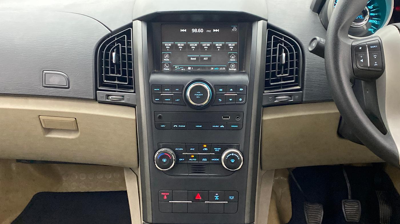 2017 Mahindra XUV500 W6 4X2, Diesel, Manual, 21,818 km, Air Conditioner