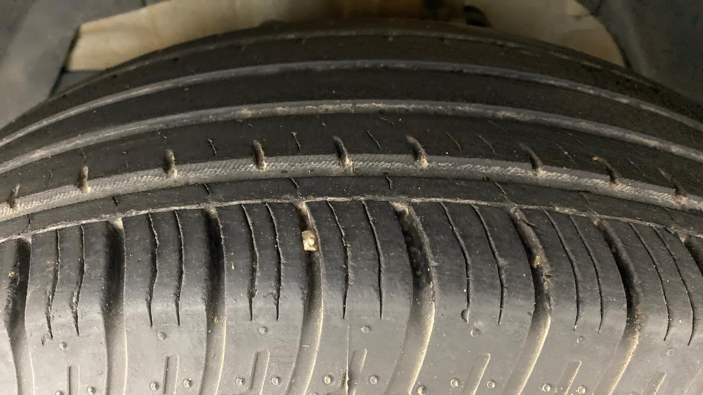 2017 Mahindra XUV500 W6 4X2, Diesel, Manual, 21,818 km, Left Front Tyre Tread