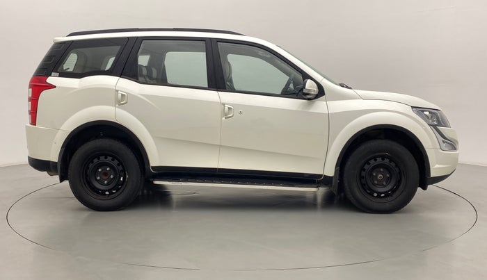 2017 Mahindra XUV500 W6 4X2, Diesel, Manual, 21,818 km, Right Side View