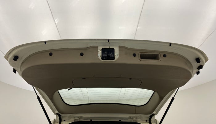 2017 Mahindra XUV500 W6 4X2, Diesel, Manual, 21,818 km, Boot Door Open
