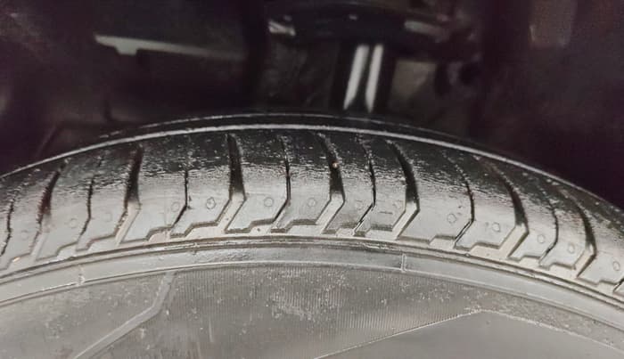 2022 Tata PUNCH CREATIVE  MT, Petrol, Manual, 33,391 km, Left Front Tyre Tread