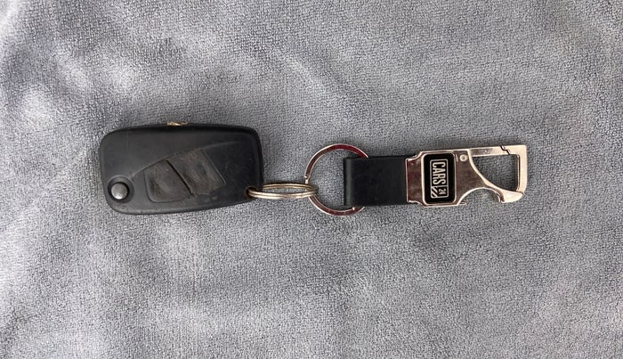 2015 Fiat Punto EVO EMOTION 1.3 MULTIJET, Diesel, Manual, 1,12,267 km, Key Close Up