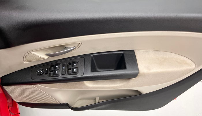 2015 Fiat Punto EVO EMOTION 1.3 MULTIJET, Diesel, Manual, 1,12,267 km, Driver Side Door Panels Control