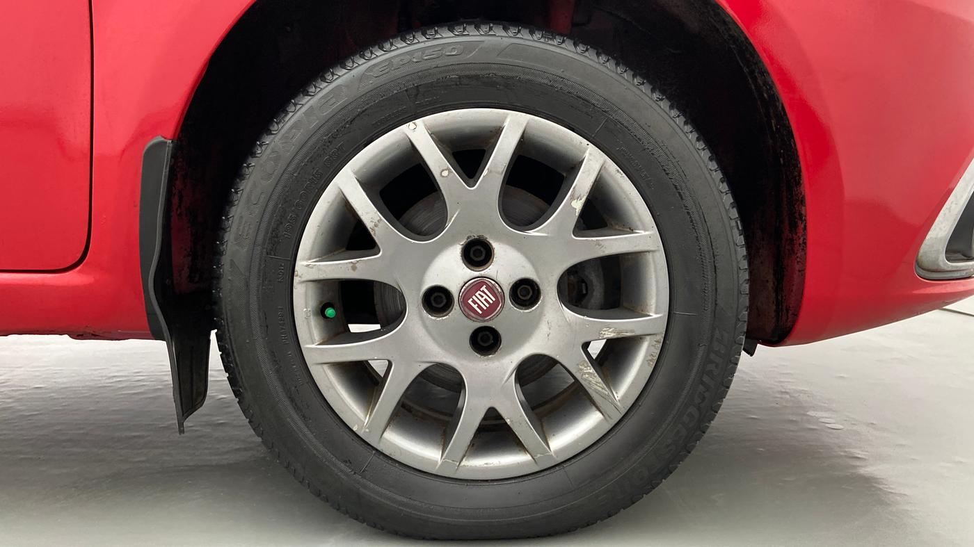 2015 Fiat Punto EVO EMOTION 1.3 MULTIJET, Diesel, Manual, 1,12,267 km, Right Front Wheel