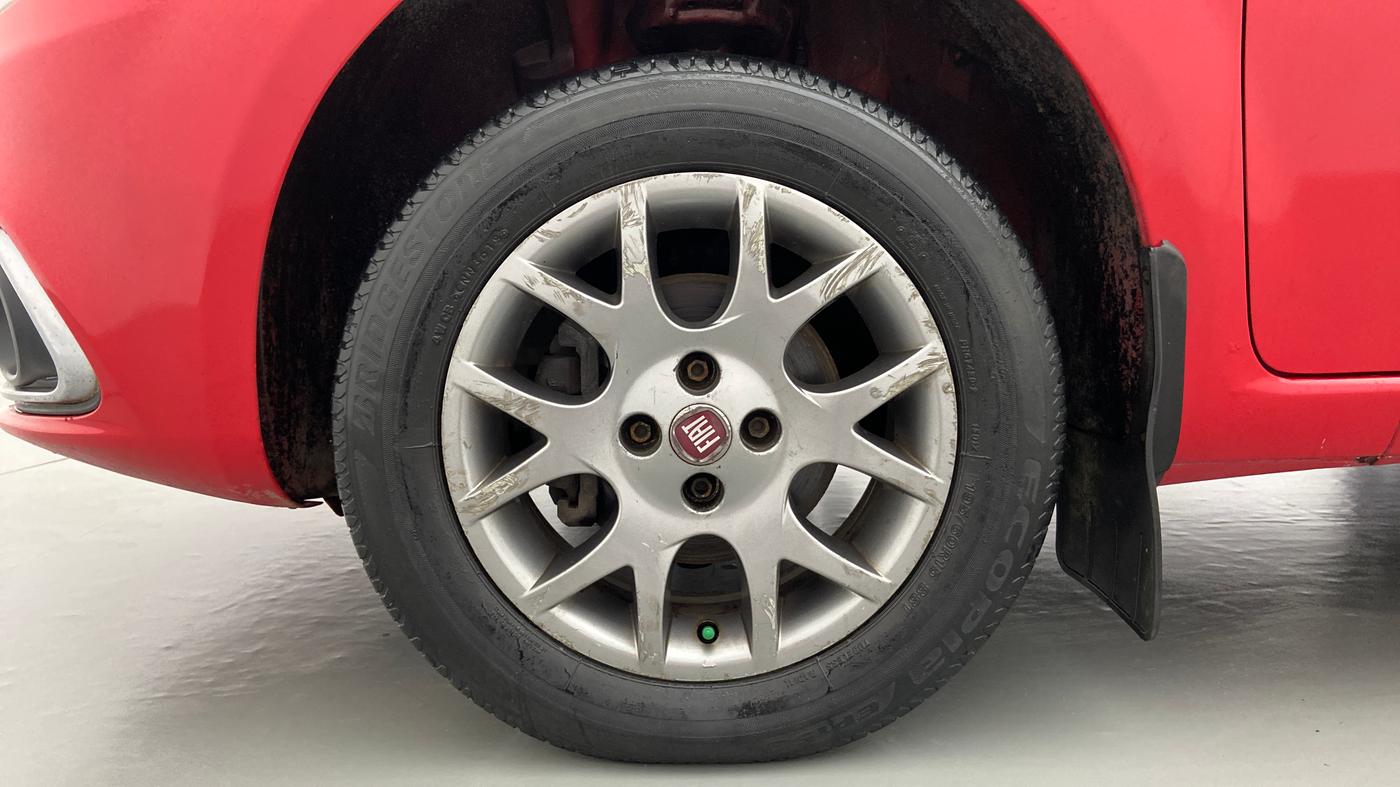 2015 Fiat Punto EVO EMOTION 1.3 MULTIJET, Diesel, Manual, 1,12,267 km, Left Front Wheel