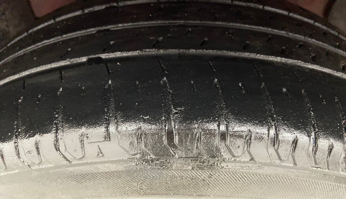 2015 Fiat Punto EVO EMOTION 1.3 MULTIJET, Diesel, Manual, 1,12,267 km, Left Rear Tyre Tread