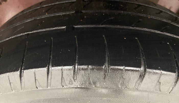 2015 Fiat Punto EVO EMOTION 1.3 MULTIJET, Diesel, Manual, 1,12,267 km, Right Rear Tyre Tread