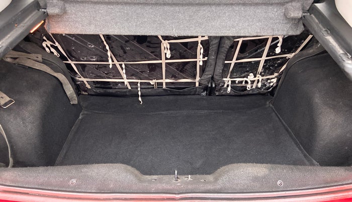 2015 Fiat Punto EVO EMOTION 1.3 MULTIJET, Diesel, Manual, 1,12,267 km, Boot Inside