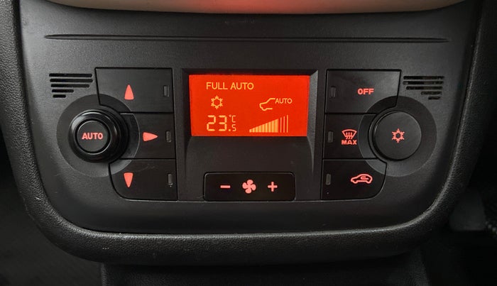 2015 Fiat Punto EVO EMOTION 1.3 MULTIJET, Diesel, Manual, 1,12,267 km, Automatic Climate Control