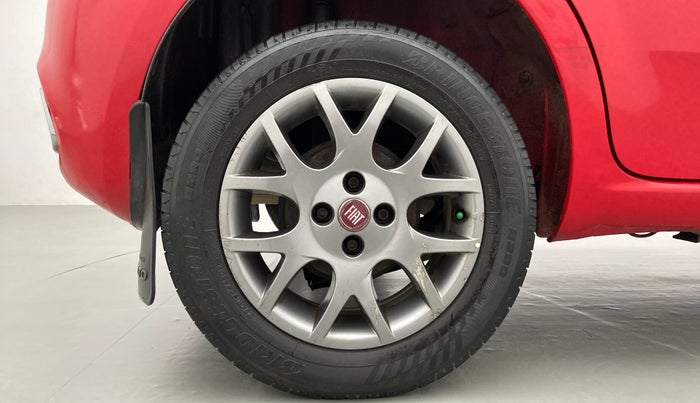 2015 Fiat Punto EVO EMOTION 1.3 MULTIJET, Diesel, Manual, 1,12,267 km, Right Rear Wheel