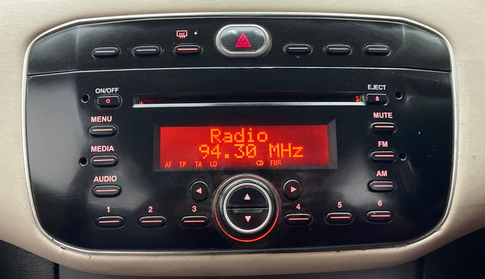 2015 Fiat Punto EVO EMOTION 1.3 MULTIJET, Diesel, Manual, 1,12,267 km, Infotainment System