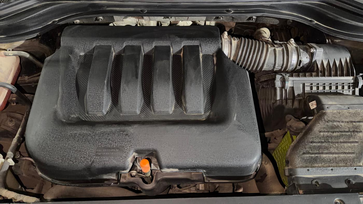 2022 Mahindra XUV700 AX 7 P AT 7 STR, Petrol, Automatic, 79,799 km, Engine View