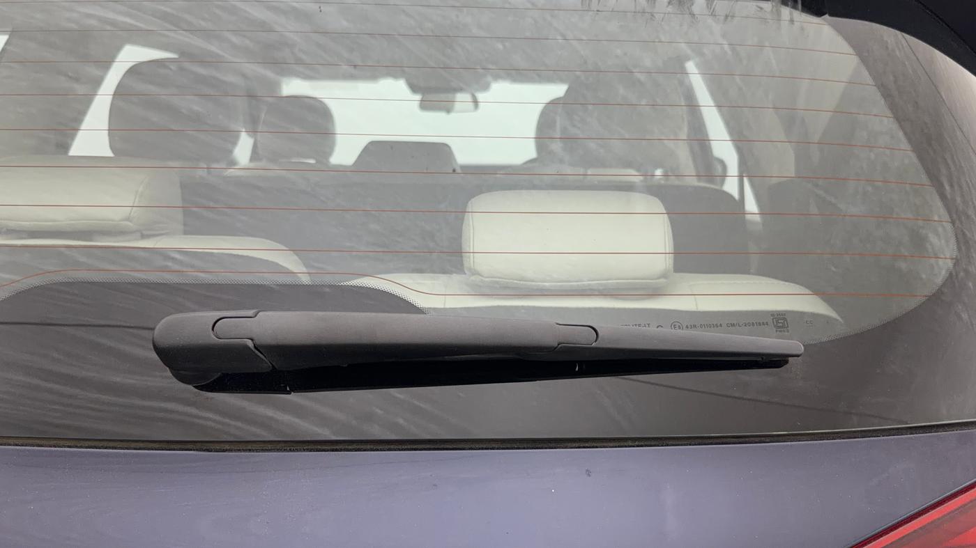 2022 Mahindra XUV700 AX 7 P AT 7 STR, Petrol, Automatic, 79,799 km, Rear Wiper