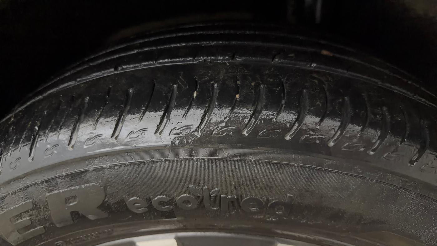 2022 Mahindra XUV700 AX 7 P AT 7 STR, Petrol, Automatic, 79,799 km, Left Rear Tyre Tread