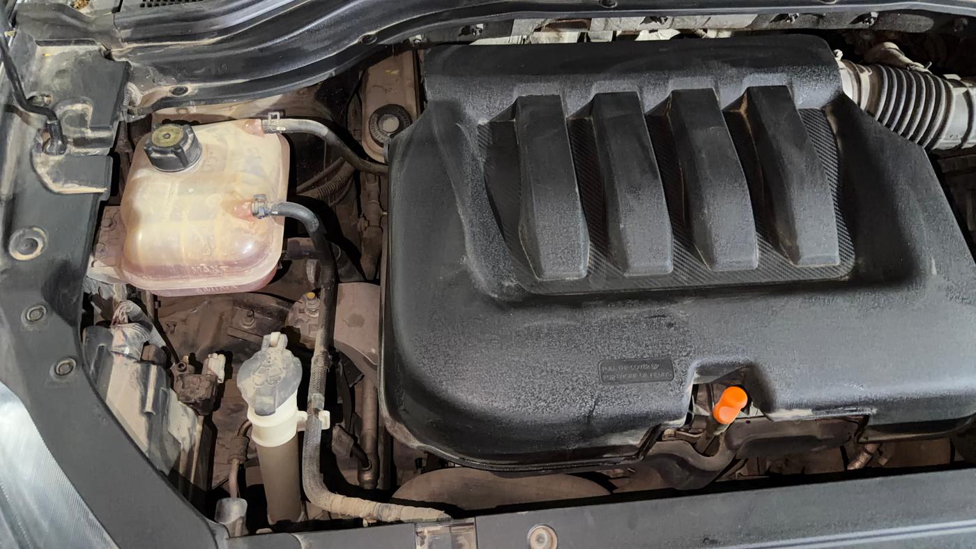 2022 Mahindra XUV700 AX 7 P AT 7 STR, Petrol, Automatic, 79,799 km, Engine View - Right