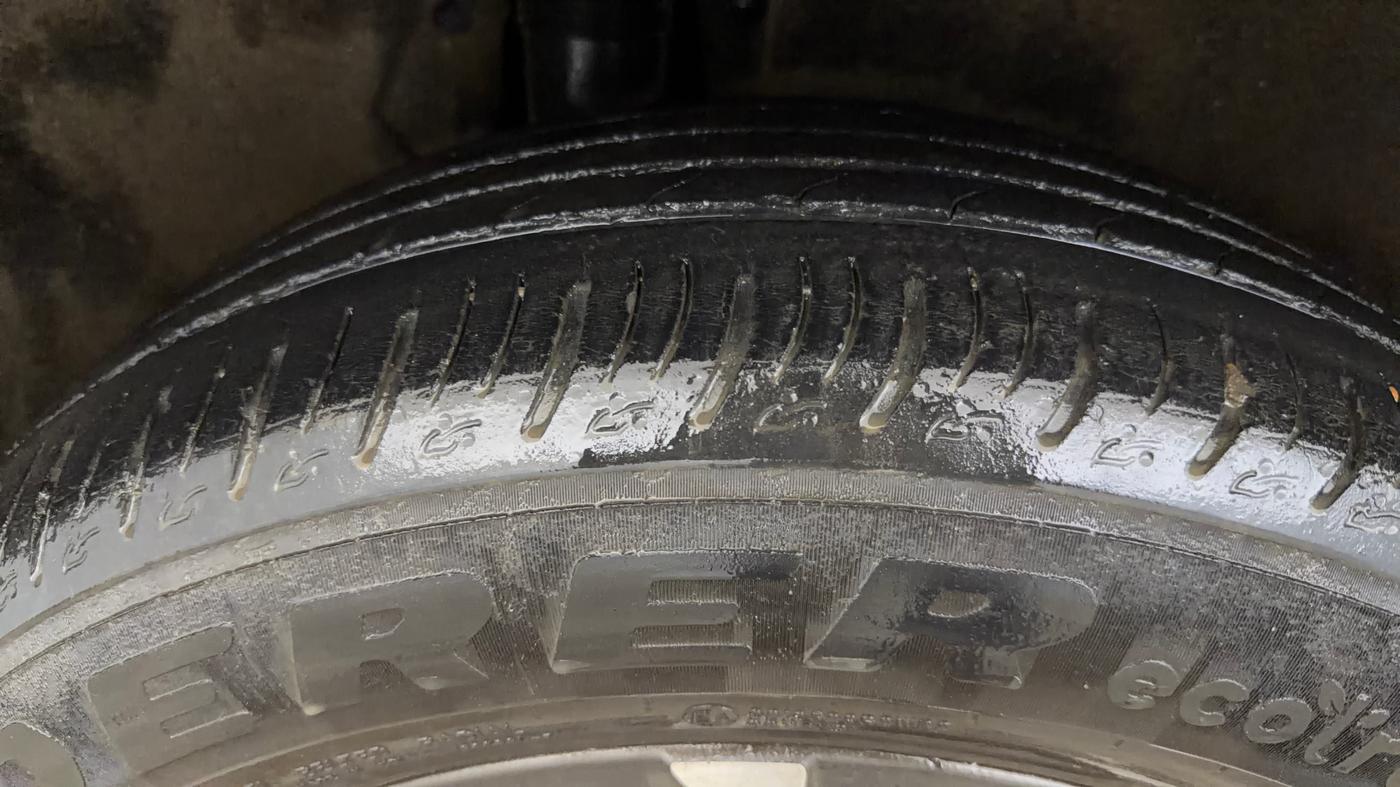 2022 Mahindra XUV700 AX 7 P AT 7 STR, Petrol, Automatic, 79,799 km, Right Rear Tyre Tread