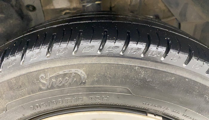 2021 Toyota URBAN CRUISER MID GRADE AT, Petrol, Automatic, 75,831 km, Right Front Tyre Tread