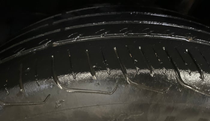 2023 Maruti FRONX DELTA PLUS 1.2MT, Petrol, Manual, 40,909 km, Left Rear Tyre Tread