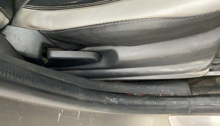 2016 Renault Kwid RXT 0.8 (O), Petrol, Manual, 90,523 km, Right B pillar - Trim cover damaged