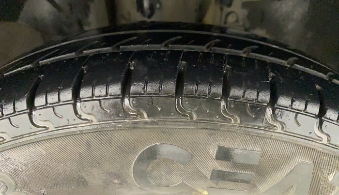 2016 Renault Kwid RXT 0.8 (O), Petrol, Manual, 90,523 km, Right Front Tyre Tread