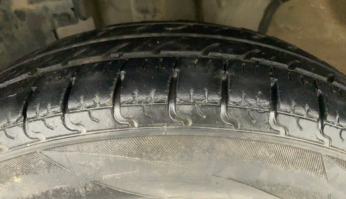 2016 Renault Kwid RXT 0.8 (O), Petrol, Manual, 90,523 km, Left Front Tyre Tread