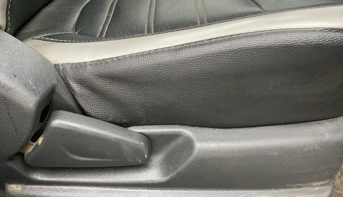 2016 Renault Kwid RXT 0.8 (O), Petrol, Manual, 90,523 km, Driver Side Adjustment Panel