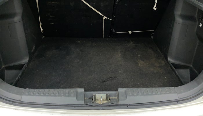 2017 Maruti Vitara Brezza ZDI, Diesel, Manual, 94,876 km, Boot Inside