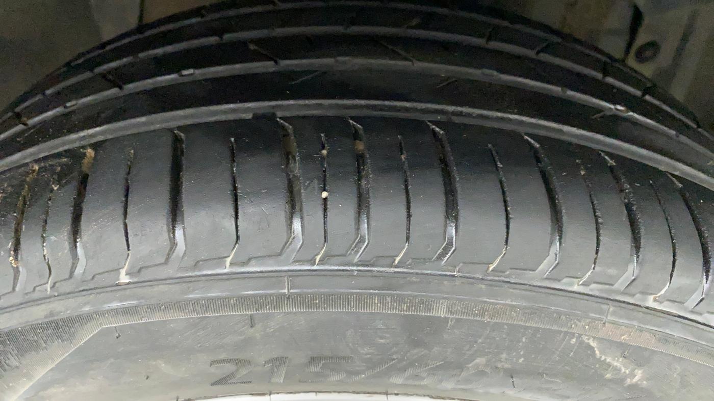 2017 Maruti Vitara Brezza ZDI, Diesel, Manual, 94,876 km, Right Front Tyre Tread