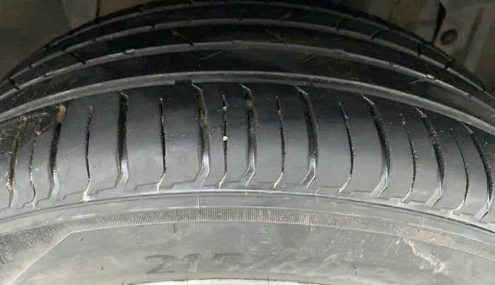 2017 Maruti Vitara Brezza ZDI, Diesel, Manual, 94,876 km, Right Front Tyre Tread