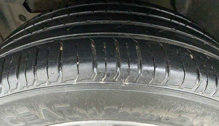 2017 Maruti Vitara Brezza ZDI, Diesel, Manual, 94,876 km, Left Front Tyre Tread