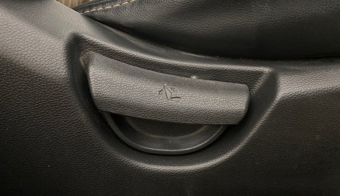 2019 Hyundai Grand i10 SPORTZ AT 1.2 KAPPA VTVT, Petrol, Automatic, 78,198 km, Driver Side Adjustment Panel