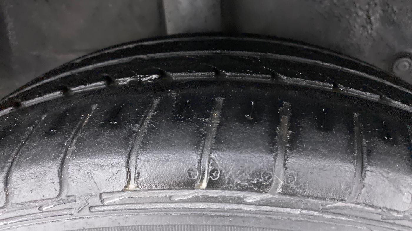 2013 Toyota Etios G, Petrol, Manual, 75,626 km, Right Rear Tyre Tread
