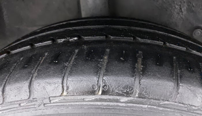 2013 Toyota Etios G, Petrol, Manual, 75,626 km, Right Rear Tyre Tread
