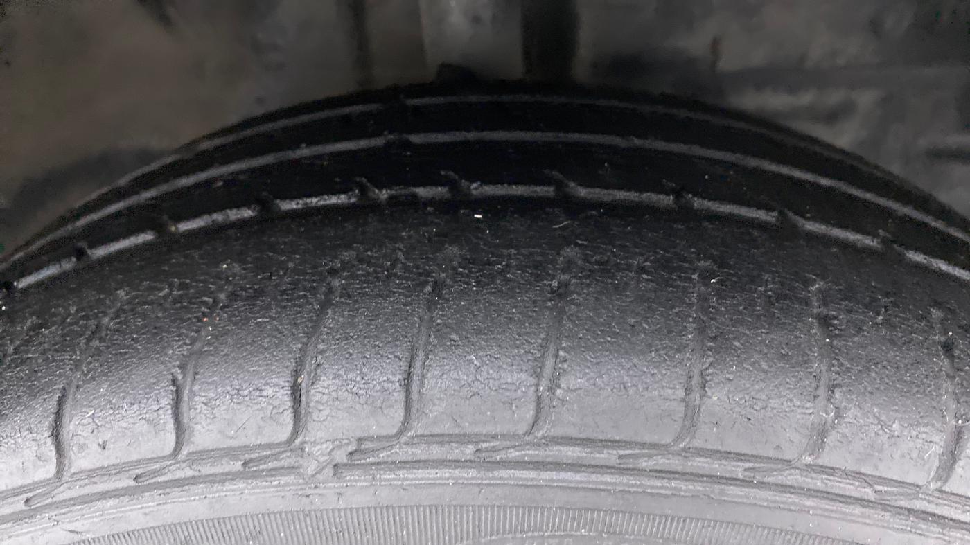 2013 Toyota Etios G, Petrol, Manual, 75,626 km, Right Front Tyre Tread