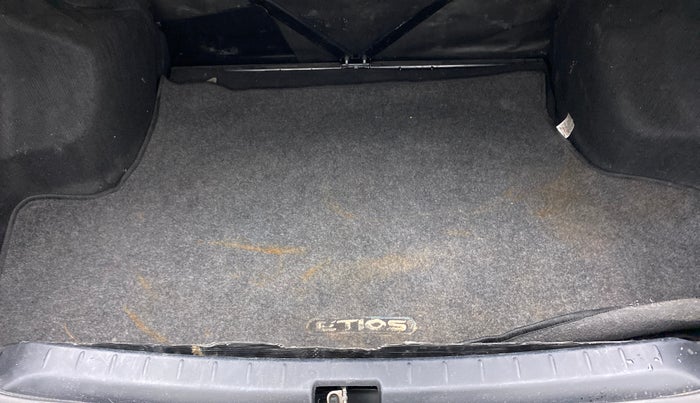2013 Toyota Etios G, Petrol, Manual, 75,626 km, Boot Inside