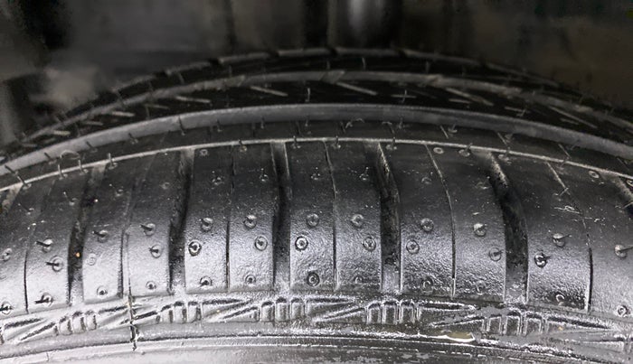 2013 Toyota Etios G, Petrol, Manual, 75,626 km, Left Front Tyre Tread