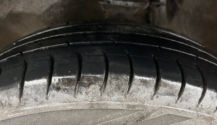 2015 Maruti Alto 800 LXI, Petrol, Manual, 66,614 km, Left Front Tyre Tread