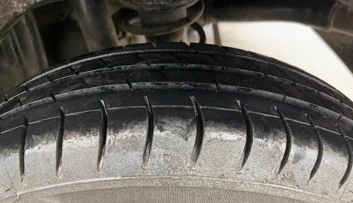2015 Maruti Alto 800 LXI, Petrol, Manual, 66,614 km, Left Rear Tyre Tread